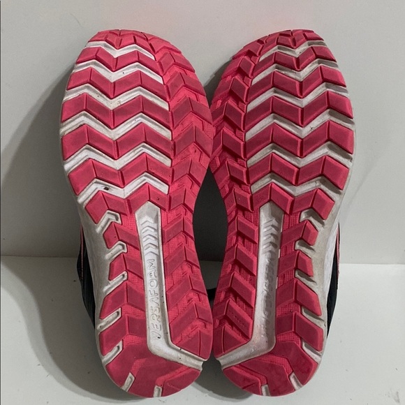 Saucony Women's Black and Pink Running Shoes Size 7.5 - Picture 7 of 9